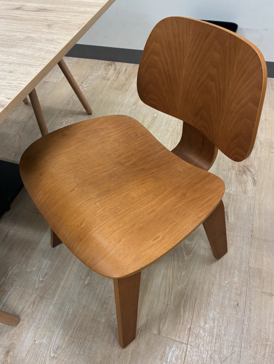 �_�C�j���O�`�F�A